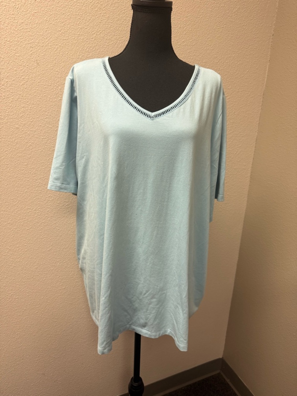 Catherines 2X Light Blue V Neck Tee Stretch Casual Plus Size Soft Top Chic